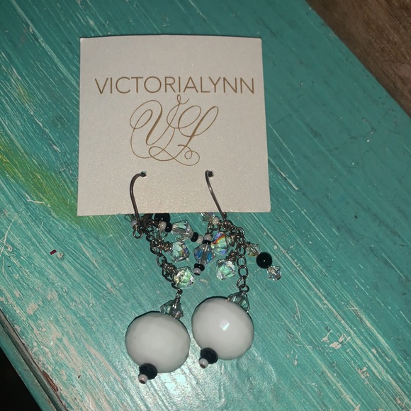 Victoria Lynn earrings brand new never worn - Picture 3 of 4
